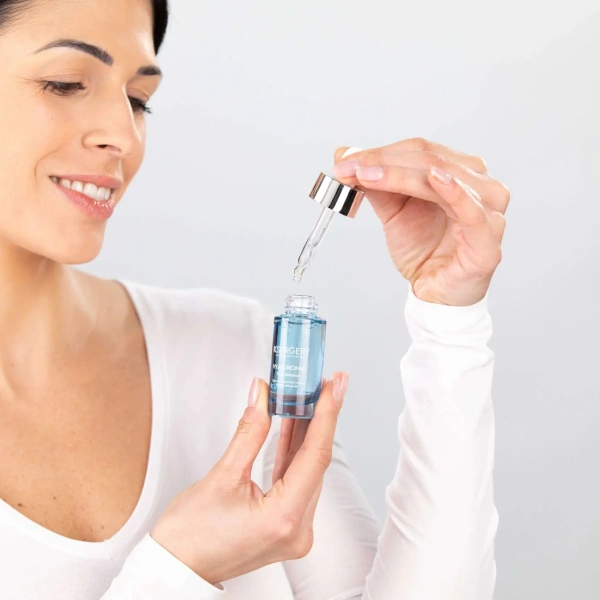 HYALURONIC Time Solution Liftingové oční sérum | Sucha a dehydratovaná plet´ – detailní foto