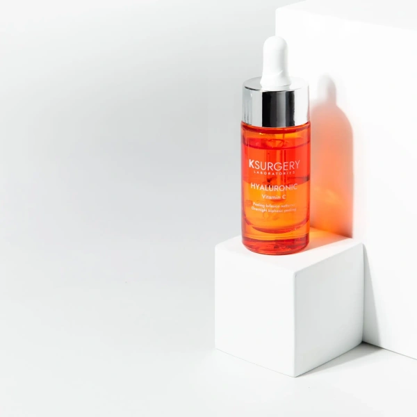 HYALURONIC VITAMIN C Noční dvoufázový peeling | Sucha a dehydratovaná plet´ – detailní foto